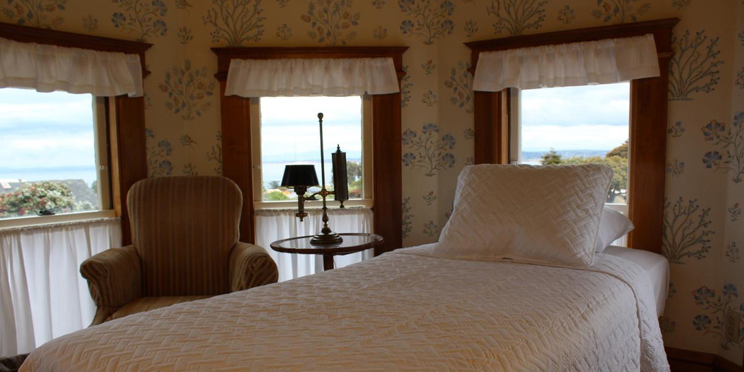 STEP BACK IN TIME WITH A STAY AT PACIFIC GROVE INN ONLY MINUTES AWAY FROM THE SIGHTS OF PACIFIC GROVE 