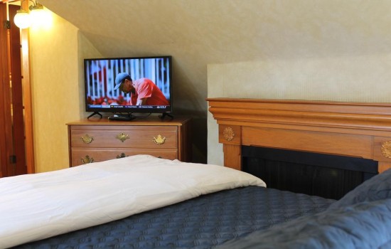 Pacific Grove Inn - Cozy Queen with TV