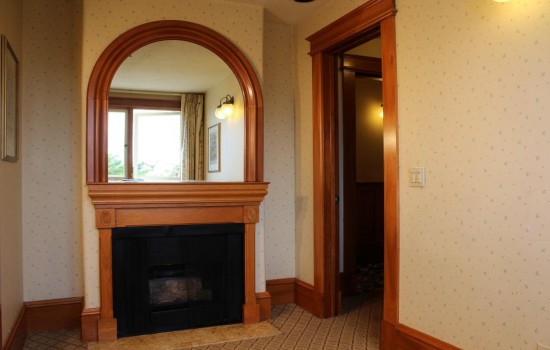 Pacific Grove Inn - Mirror