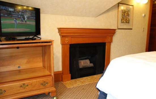 Pacific Grove Inn - Queen Bed with Balcony Ocean View