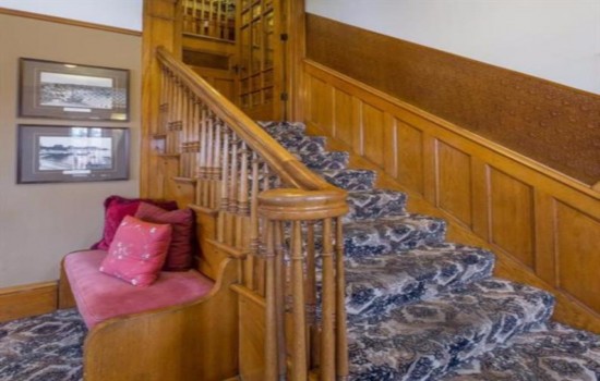 Pacific Grove Inn - Beautiful Staircases