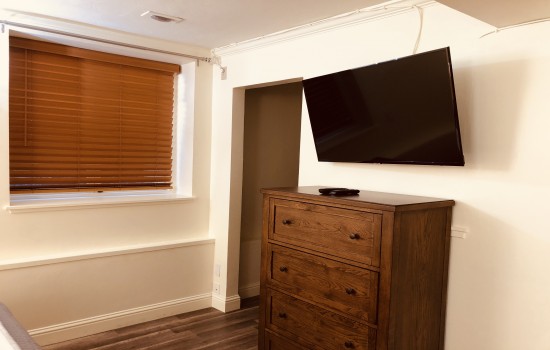 Pacific Grove Inn - Room with TV